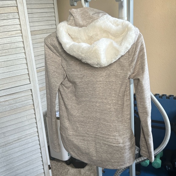 Athleta Cream/ Oatmeal Fleece Jacket - Picture 5 of 11